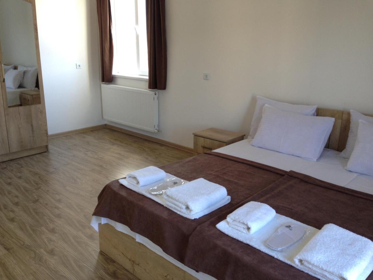 Hotel Continental Gori Extérieur photo