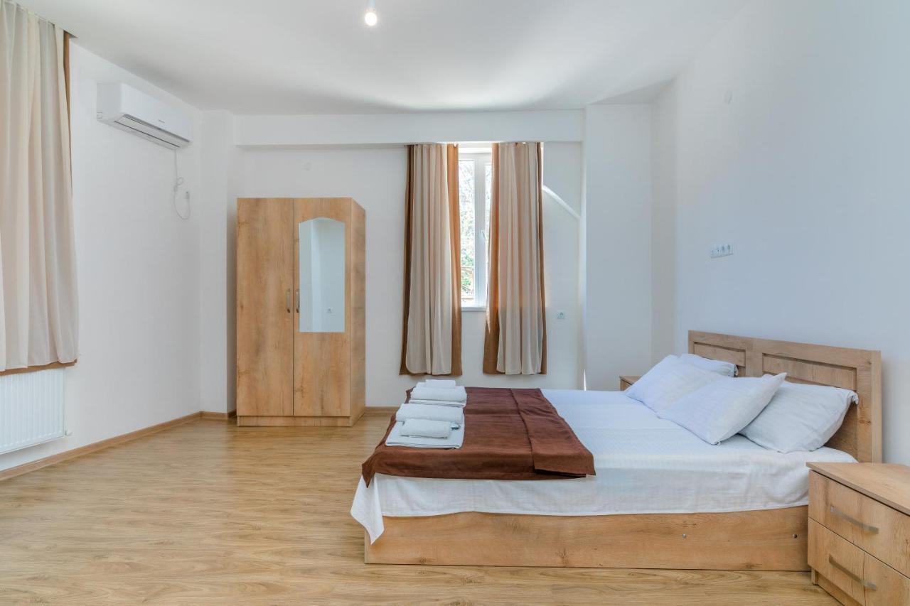Hotel Continental Gori Extérieur photo