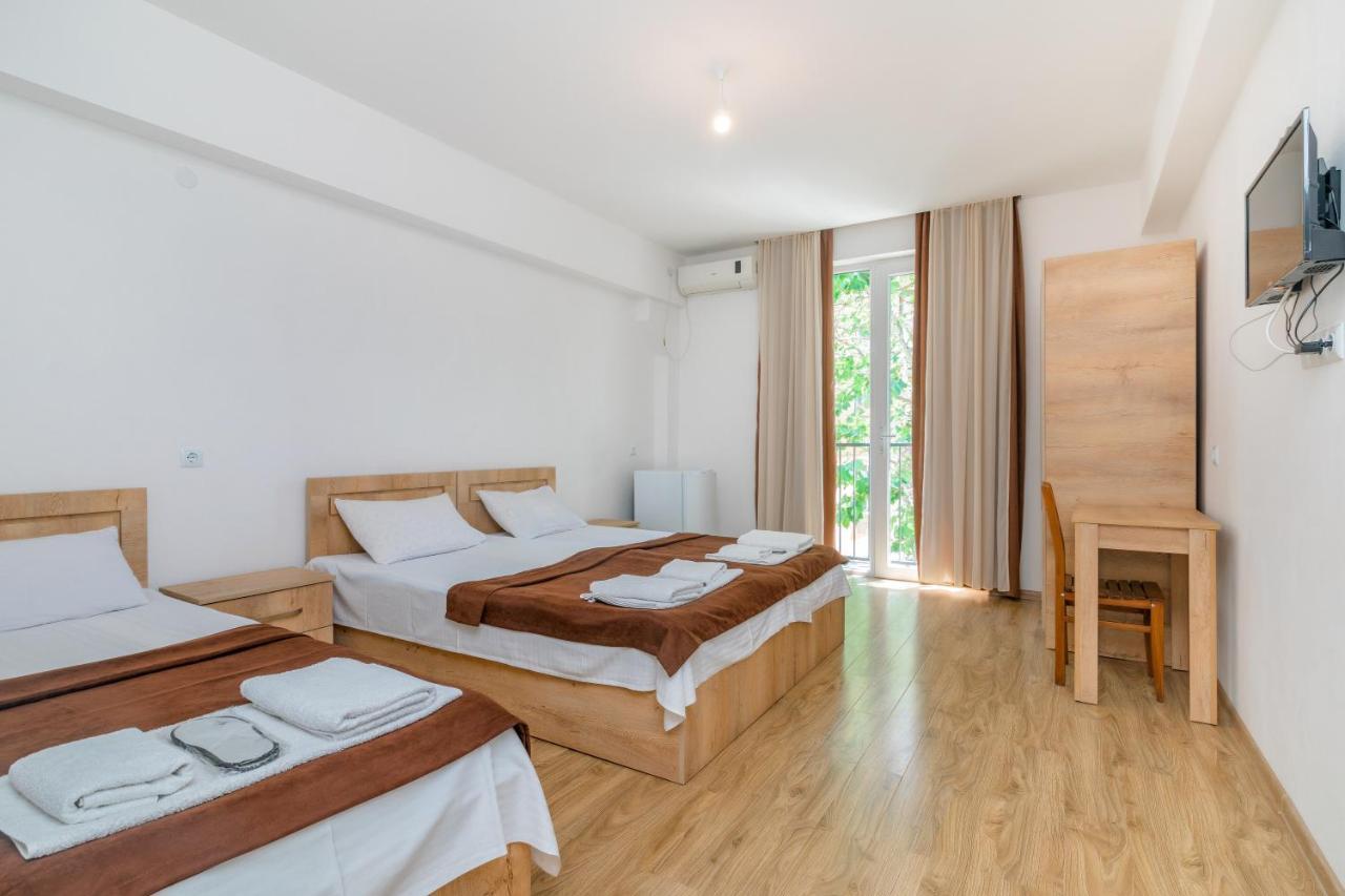 Hotel Continental Gori Extérieur photo